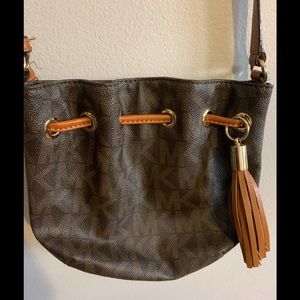 Michael kors logo bag